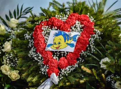 Végső bú­csút vet­tek a szü­lő­ágyon el­hunyt hár­ma­sik­res édes­anyá­tól