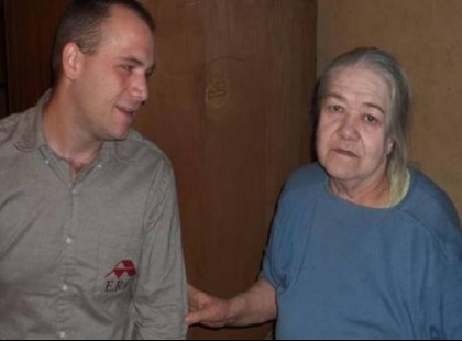 Ma, elbúcsúztam a harmadik fiamtól is. Elment. Angliába. Egy jobb élet reményében, ahol a 8 órai munkával, 10-szer annyit keres, mint itthon. Mit csinálsz Viktor ??