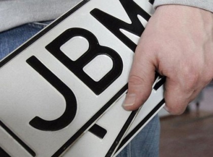 Jönnek az új magyar rendszámok! Lesz nagy mgeglepetés, ha megtudják az autósok, hogy milyen lesz az új magyar rendszám! SZINTE BIZTOS – ettől a dátumtól minden magyar rendszámot le kell cserélni, vadonatúj rendszámok jönnek! (1. oldal)