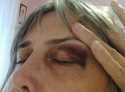 Engem még igy nem alázott meg senki......KÉRLEK OLVASSÁTOK EL A TÖRTÉNETEM