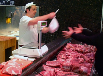 PLusz adót kaphat minden hústermék, a csirke, a marha, a sertés, a liba, kacsa, nyúl és az összes húsféle! Elkerülhetetlen lesz a különadó! Itt tájékozódhatsz a részletekről