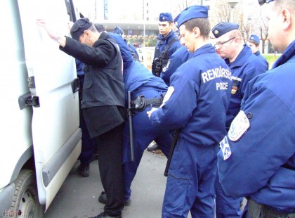 Fokozott rendőri ellenőrzést rendeltek el az egész országra