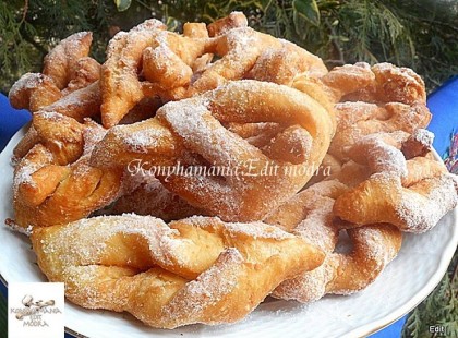 Csörögefánk, egy pillanat alatt elkészíthető, megéri nagyobb adagot készíteni belőle!