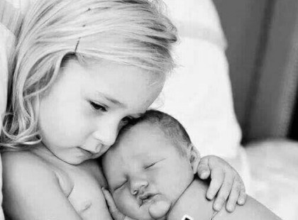 Családi pótlék 2018! – Emelni kellene a családi pótlékot! Ha egyetértesz kérlek nyomj egy Lájkot és Oszd meg! Itt vannak az időpontok és az ÖSSZEGEK – MUTATJUK MIKOR ÉS MENNYI érkezik meg a családokhoz a családi pótlékkal!