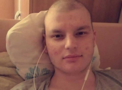 EGY RÁKBÓL KIGYÓGYULT FIÚ SZÍVSZORÍTÓAN ŐSZINTE VALLOMÁSA VÍRUSSZERŰEN TERJED AZ INTERNETEN!