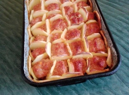 Mai ebéd fasírt krumpliágyon, nagyon könnyen elkészíthető és elképesztően finom!