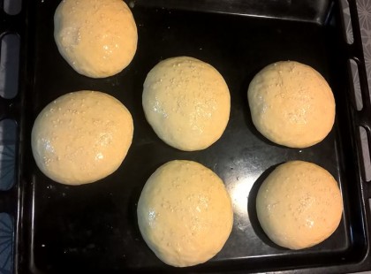 Vacsi házi bucival, nincs is jobb az illatozó, friss pékárunál!