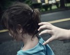RENDKÍVÜLI HÍR! Vigyázat! Ez nem játék – a Polgárőrség nagyon súlyos figyelmeztetést adott ki! Szü­lők fi­gye­lem: Fur­gon­nal akar­ják el­csalni a ma­gyar gye­re­ke­ket! Több te­le­pü­lés­ről ér­ke­zett be­je­len­tés, mi­sze­rint ide­ge­nek szó­lít­ják le a gye­re­ke­ket, akik­nek autós fu­vart aján­lot­tak. Már a rend­őr­ség­nek is je­len­tet­ték az ese­tet!