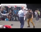 Meglátta a rendőr, hogy táncol az öreg papa, figyeld mit tett ezt látva!!