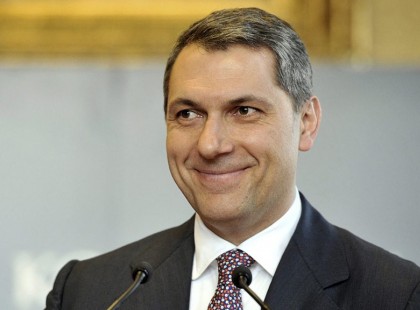 Bohus Laszló: Sürgősen közmunkásként dolgoztatni az egész a kormányt! Ezek szerint akkor rögtön 98 % - al csökkenne a lopással okozott kár. .