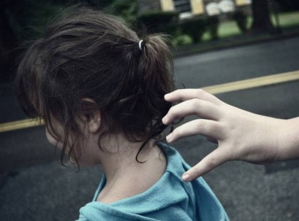 RENDKÍVÜLI HÍR! Vigyázat! Ez nem játék – a Polgárőrség nagyon súlyos figyelmeztetést adott ki! Szü­lők fi­gye­lem: Fur­gon­nal akar­ják el­csalni a ma­gyar gye­re­ke­ket! Több te­le­pü­lés­ről ér­ke­zett be­je­len­tés, mi­sze­rint ide­ge­nek szó­lít­ják le a gye­re­ke­ket, akik­nek autós fu­vart aján­lot­tak. Már a rend­őr­ség­nek is je­len­tet­ték az ese­tet!