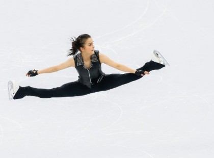 Felrobbant a facebook attól, hogy Tóth Ivett AC/DC-re korcsolyázott