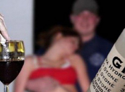 A legújabb Drog amit a diszkókban használnak, hogy könnyű szerrel elcsábíthassák a nőket! Kérjük oszd meg a hírt másokkal is!