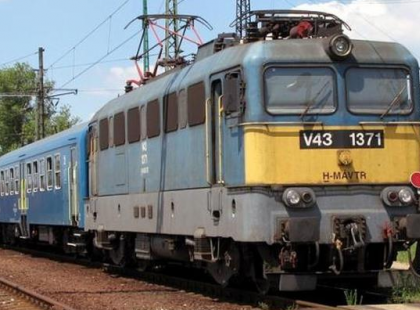 Ma a vonaton ülve, egy hallássérült fiú mindenkinek adott egy papírt…”Hallássérült vagyok kérem segítsenek 300 FT-al!” – Döbbenetes, Így reagáltak az emberek…