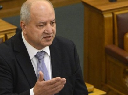 Korózs: A Fidesz leszavazta a 13. havi nyugdíj visszaállítását