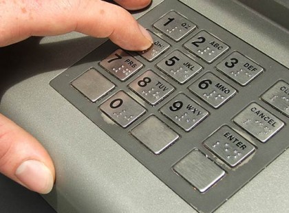 A mai napon megérkezett a férjem fizetése a számlára! Elment levenni a 100 ezer forintot az automatából! Az sms-t megkapta, hogy kivette a pénzt, a gép viszont nem adott ki semmit! Hihetetlen ami ezután történt!