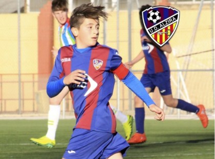 Holtan esett össze a pályán a 14 éves focista gyerek. A mentősök nem tudták megmenteni az életét. Az angyalok vigyázzanak rád!