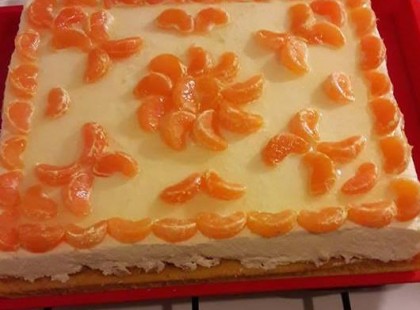 Egy kis könnyű desszertet készítettem! Túros-tejszínes-gyümölcsös szelet!