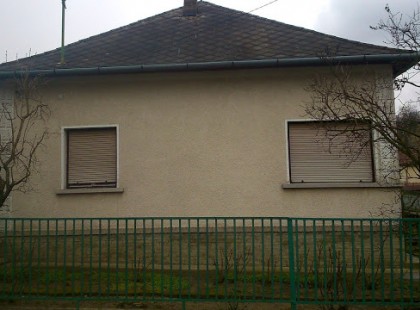 SOS - Emiatt a fájdalmas dolog miatt sürgősen el kell adjuk a házunkat! 300 ezer Forintot adok annak a személynek, akinek a megosztásával sikerül! Könyörögve kérlek Titeket, segítsetek!