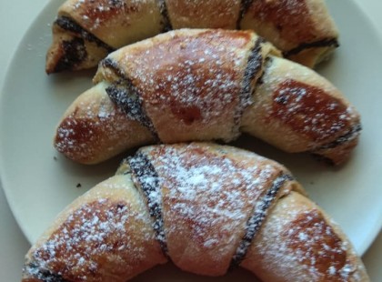 Szilvalekváros, mákos foszlós kifli, tökéletes ízkombináció! Nem lehet betelni vele!