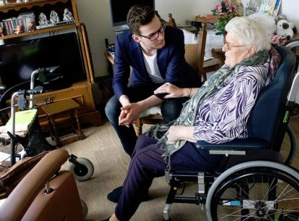 Ingyen albérlet ha vállalod, hogy havi 30 órát önkénteskedsz egy idősek otthonában!