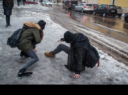 Dupla vészjelzést adott ki az OMSZ – ónos eső miatt! Mutatjuk merre fog esni!
