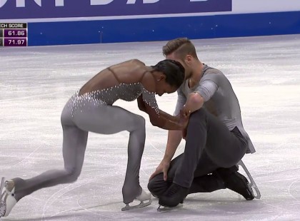 Amikor a francia műkorcsolyázó párosnak megszólalt a „Csend hangja” című dal, akkor elállt a lélegzete mindenkinek a csarnokban!