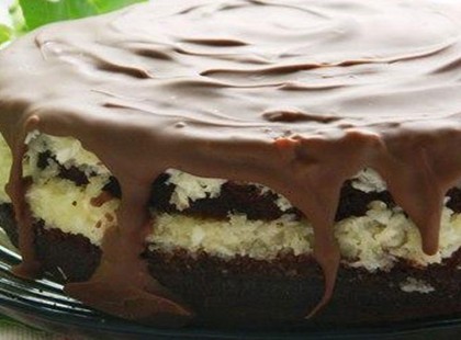 Ínycsiklandó kókusztorta, vastag töltelékkel és jó sok csokoládéval!