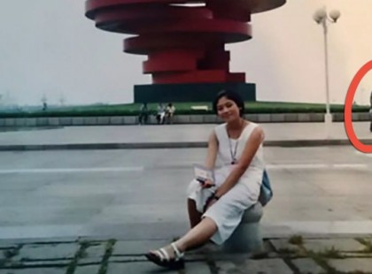 A férj hihetetlen részletet vesz észre a feleségéről 18 évvel korában készült fotón