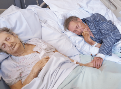 Vérlázító: Meghúzták a felső korhatárt a műtéteknél és kezeléseknél! Ettől a kortól már nem vagy semmire jogosult az ellátásokra!