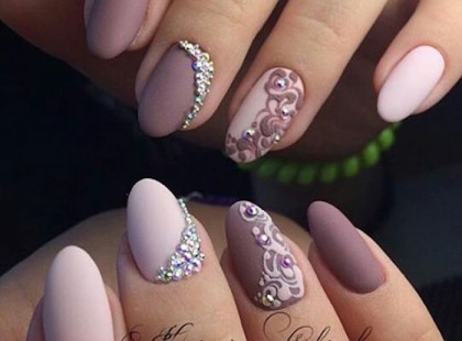 A legdivatosabb körömminták! Mindenki irigykedve pillant majd a kezeidre, ha ilyen körmeid lesznek!