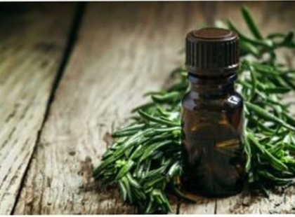 Leszárítja az aknét, eltünteni a mitesszereket, leesik tőle a bőrkinövés, gyógyítja a herpeszt, a torokfájást, megöli a gombákat mindenhol, még a körmökön vagy a fejbőrön is: