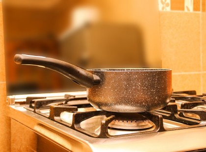 Vigyázzatok!!!! Mindenkit figyelmeztet a gyártó!!!!! Ha ilyen tűzhelye van azonnal jelentkezzen, mert most derült ki róla, hogy tűzveszélyes!!!! Azonnal kicserélik a hibás berendezéseket! Mutatjuk hol kell jelentkezni