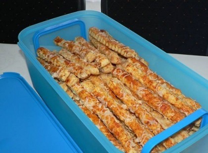 Finom omlós sajtos stangli, könnyű recept, remek választás ha nagy adag finomságot készítenél!