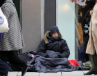 Nehéz döntés volt, de a gyermekem miatt megtettem! El kellett hagyjam a hazám, hogy segíthessem a fiam! Most Londonban koldulok az utcán - Hihetetlen, de ennyi pénzt kapok 1 nap: