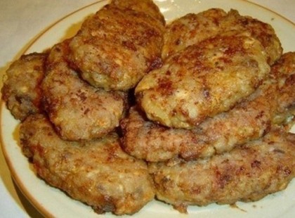 Gombafasírt, elmondhatatlanul finom, ha nem tudnám, hogy nincs benne hús, nem jönnék rá!