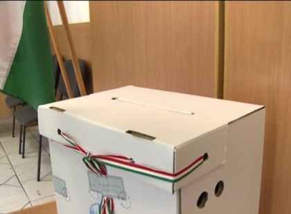 ELKAPTAK EGY VÁLASZTÁSI CSALÓT !. A FIDESZES SZAVAZATSZÁMLÁLÓT AZONNAL KIRÚGTÁK