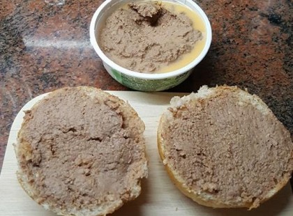 Házi májkrém, annyira finom, hogy még a gyerekek is jóízűen esznek belőle!