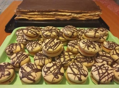 Kiadós, olcsó szalalkális süti. Én kétfélét csináltam 1 adag tésztából