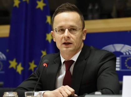 Szijjártó: Soros azért tárgyal Brüsszelben, mert meg akarja büntetni a magyarokat