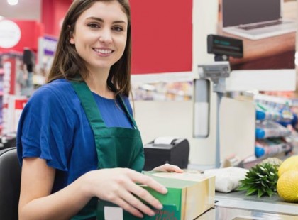 EGY PÉNZTÁROS HÖLGY NYÍLT LEVELE: “KEDVES VÁSÁRLÓK ÉS KEDVES KOLLÉGÁIM” Egy nyílt levél egy bosszankodó pénztárostól, akinek a véleménye biztosan meg fogja osztani az embereket…