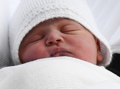 Gólyahír – Íme az első fotók !Rengetegen várták a kórház előtt: megszületett Katalin hercegné harmadik gyermeke