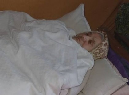 Tegnap meghalt nagymamám a kórházban. Nemtudta feldolgozni, hogy a kis unokáinak egy ilyen országban kell majd élnie. Ezek voltak utolsó szavai: - Könyörgöm oszd meg, ha te is megértetted szavait!