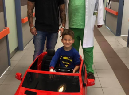 Emberségből jeles: Vajon hány lájkot érdemel ennek az igaz embernek a cselekedete, amit a beteg magyar gyermekekért tett! Minden Tiszteletünk! Igazi hős!