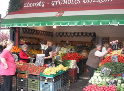 Tegnap épp a vásárlókat igyekeztem kiszolgálni, amikor egy férfi lépett idegesen a pulthoz - Ilyen aljas módon még nem próbált embert rászedni a NAV: Osszátok!