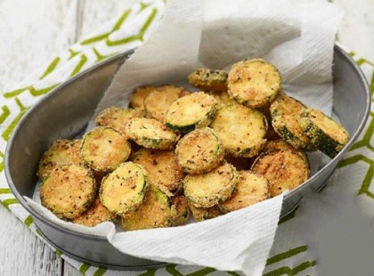 Fokhagymás, sajtos cukkini, valódi nyári finomság, amivel alig van munka!