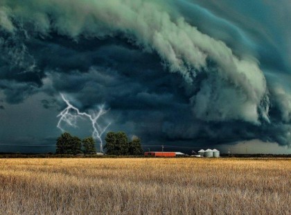 Figyelem!!!! Zivatarral,70 km-es széllel és jégesővel jön az este! Néhány órán belül leszakad az ég – ezeken a területeken számíthat viharra :