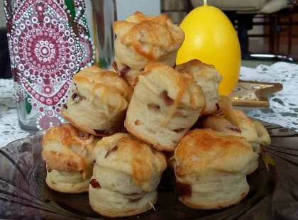 Kacsazsíros, lila hagymás, baconös pogácsa, valami elképesztően finom lett!