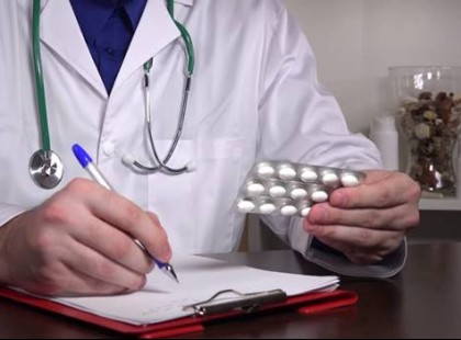 Vigyázat!!! Ezeket a pirulákat ha elmúlott 40 éves be ne szedje!!! 40 felett ezek a fájdalomcsillapítók már veszélyesek az egészségre!!!! Mindenkihez el kell jusson! Oszd meg kérlek!