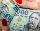 Havi 120 ezer forintos hihetetlen pénztámogatás jött május 1-től! Már igényelhető, és márciusig visszamenőleg kifizetik!!!! Mindenki megkapja visszamenőleg is a pénzt, akinek jár!Ha érintett Ön is mindenképpen igényelje! Mutatjuk hová kell benyújtani a kérvényt >>>